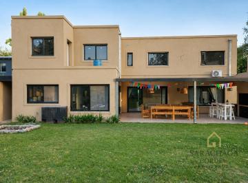 Casa · 250m² · 5 Ambientes · 1 Cochera · Alquiler de Verano. Casa Quinta en Bella Vista, Buenos Aires