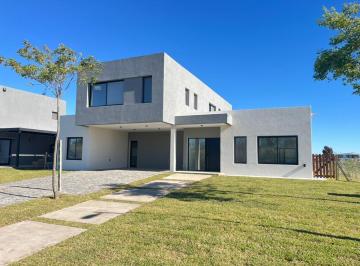 Casa · 210m² · 6 Ambientes · Casa en Venta en Puertos, Escobar, G. B. a. Zona Norte
