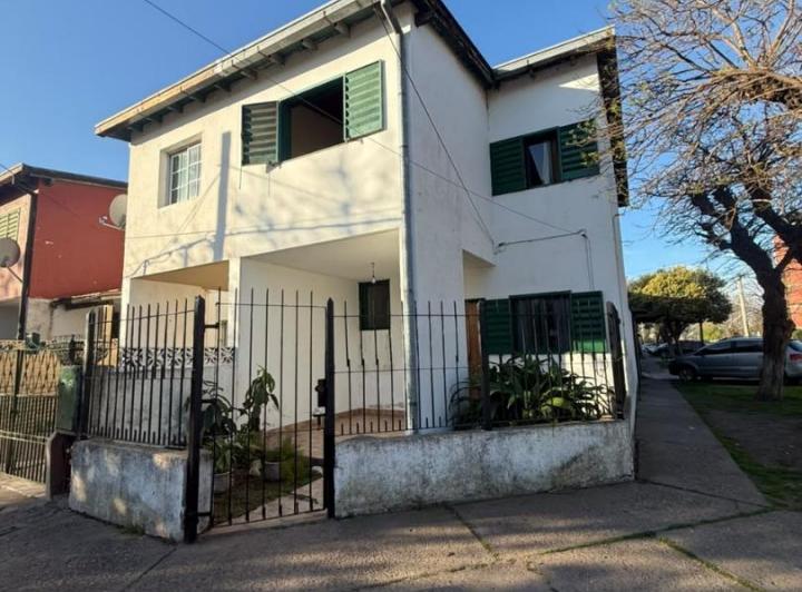 Casa · 75m² · 4 Ambientes · 1 Cochera