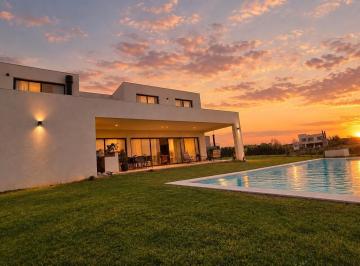 Casa · 155m² · 4 Ambientes · 4 Cocheras · Venta Casa Al Agua en El Naudir, Escobar