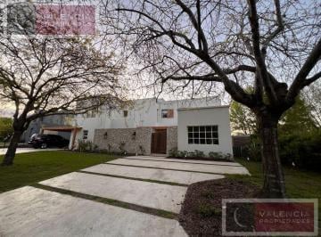 Casa · 250m² · 7 Ambientes · Oportunidad Casa en El Encuentro