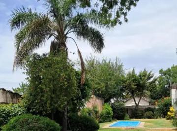 Casa de 3 ambientes, Hurlingham · Nuevo Valor! Casa con 1000 m² de Parque y Pileta.