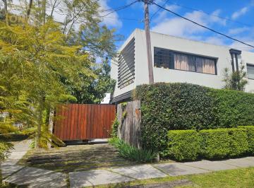 Departamento · 98m² · 4 Ambientes · 1 Cochera · Dúplex de 2 Dorm. en City Bell