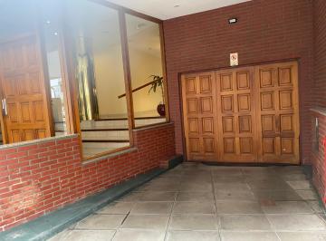 Departamento de 5 ambientes, Recoleta · Piso Luminoso a Nuevo C Cochera Fija