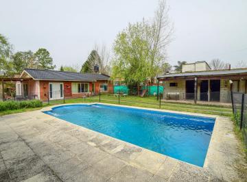 Quinta vacacional · 316m² · 4 Ambientes · Venta Casa 4 Ambientes con Pileta en Barrio Parque La Celia