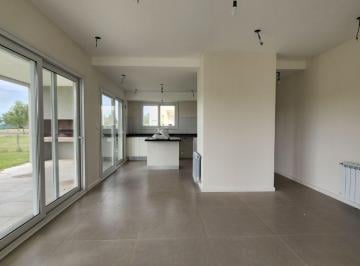 Casa · 185m² · 4 Ambientes · 1 Cochera · Casa en Venta Haras del Sur