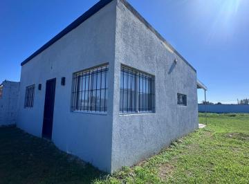 Casa · 70m² · 3 Ambientes · Venta Casa Baradero a Estrenar 2 Hab Pileta