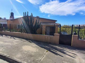 Casa de 8 ambientes, La Calera · Casa en Venta – Barrio Enrique Stoeklin – La Calera