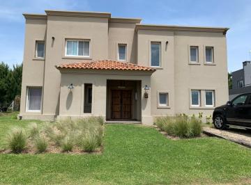 Casa · 450m² · 8 Ambientes · 1 Cochera · Casa Chalet en Alq. Temporario en Costa Esmeralda, Costa Atlántica, Buenos Aires