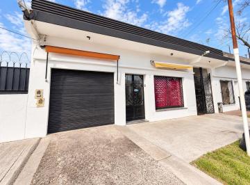 Casa · 242m² · 4 Ambientes · Venta Casa 4 Amb Bernal Oeste