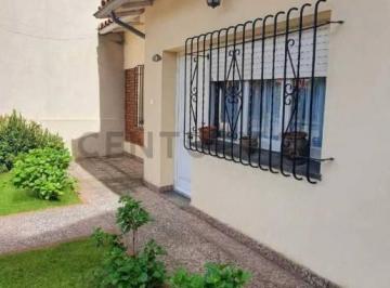 Casa · 115m² · 4 Ambientes · 2 Cocheras · Venta Casa en Banfield Zona Residencial