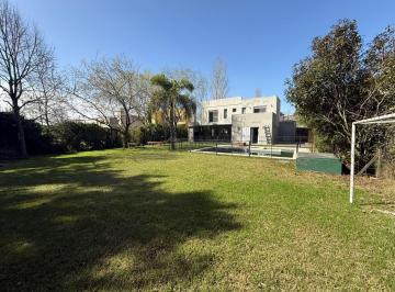 Casa · 212m² · 5 Ambientes · 3 Cocheras · Casa en Venta en El Barrio Santa Catalina, Villanueva, Tigre