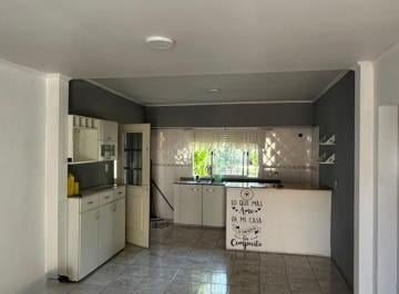 Casa · 69m² · 3 Ambientes · 2 Cocheras · Casa 3 Amb en Solano Apto Crédito - Patio/cochera