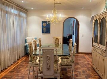 Casa de 8 ambientes, Ciudad de Mendoza · Casa en Venta C/ Cochera en 5.ª Sección Residencial Sur