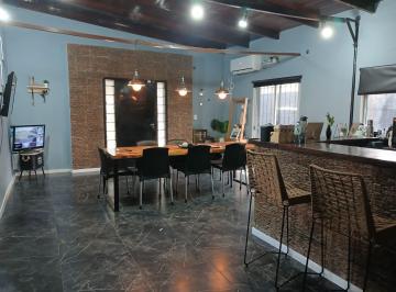 Casa · 150m² · 6 Ambientes · 4 Cocheras · Venta de Casa 6 Ambientes, Lujan, Se Acepta Vehiculo