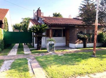 Casa · 102m² · 4 Ambientes · 1 Cochera · Casa - Castelar
