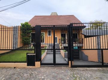 Casa · 151m² · 3 Ambientes · 2 Cocheras · Casa en Ituzaingó Norte