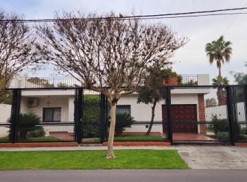 Casa · 249m² · 5 Ambientes · 2 Cocheras · Casa Ituzaingo Norte