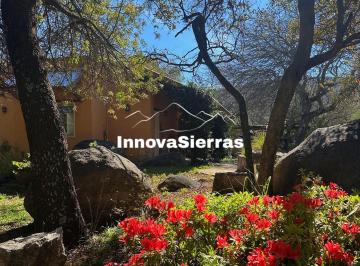 Casa · 44m² · 1 Ambiente · 1 Cochera · Eco Suite en Venta con Patio | Villa de Las Rosas | Escritura