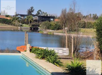 Casa · 240m² · 5 Ambientes · Casa a La Laguna en San Marco - Villanueva