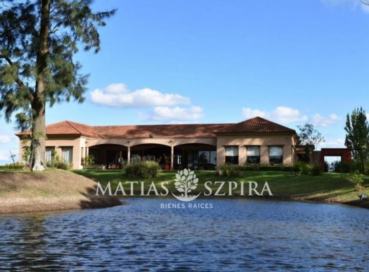 Terreno · 806m²