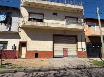 Casa · 368m² · 4 Ambientes · 8 Cocheras · Departamento de 4 Ambientes + Taller. Lote 10 X 43