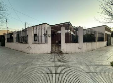 Casa · 122m² · 5 Ambientes · 1 Cochera · Venta Casa 5 Amb Villa Tesei