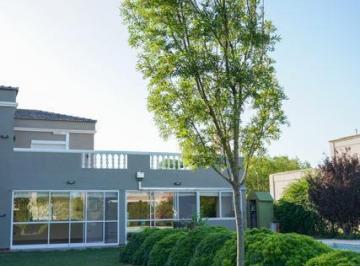 Casa · 305m² · 9 Ambientes · 2 Cocheras · Casa Country San Isidro 3 Dorm 4 Baños Pileta Office