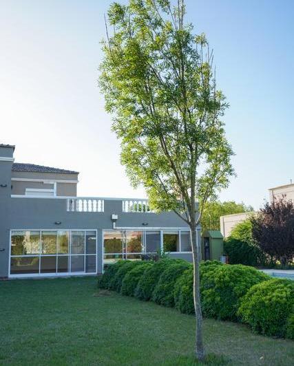 Casa · 305m² · 9 Ambientes · 2 Cocheras