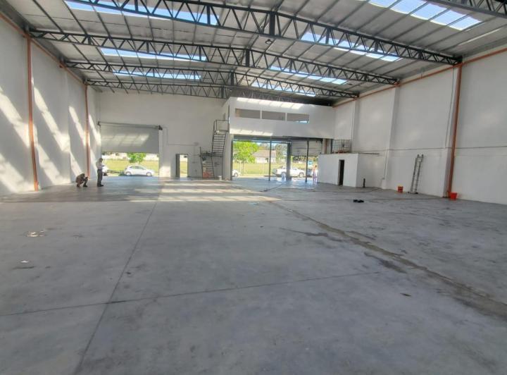 Bodega-Galpón · 660m²