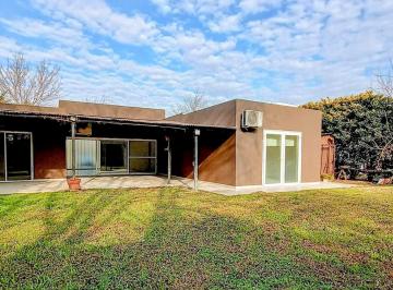 Casa · 180m² · 6 Ambientes · 4 Cocheras · Casa en Alquiler en Haras Santa Maria, Escobar, G. B. a. Zona Norte