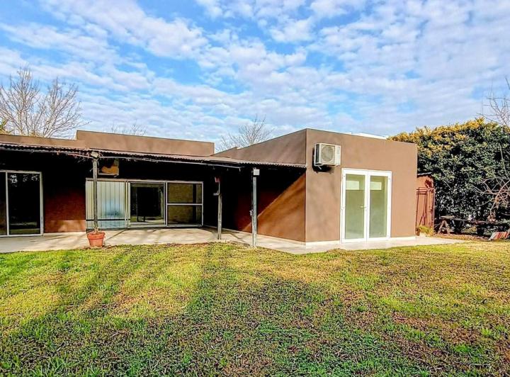 Casa · 180m² · 6 Ambientes · 4 Cocheras