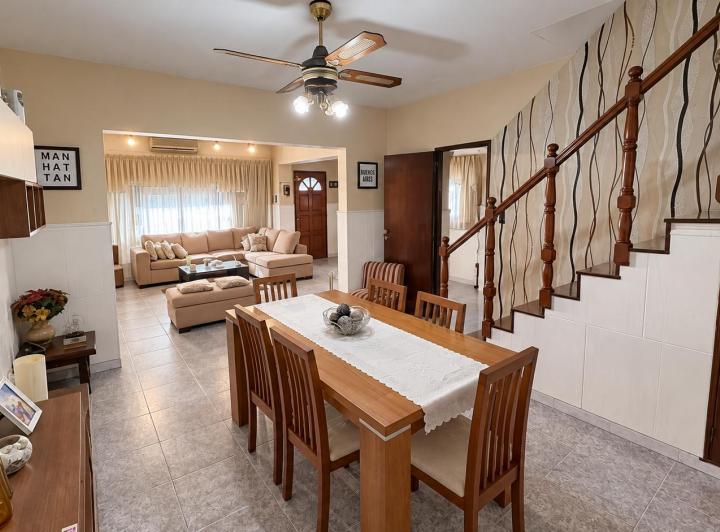 Casa · 166m² · 5 Ambientes · 1 Cochera