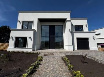Casa de 5 ambientes, Mar del Plata · Casa 5 Ambientes en Preventa | Rumencó Joven | Piscina | Lote 161 | Financiacion