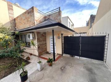 Casa · 250m² · 4 Ambientes · 2 Cocheras · Casa 4 Amb Apta a Credito!