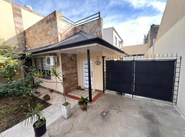 Casa · 250m² · 4 Ambientes · 2 Cocheras