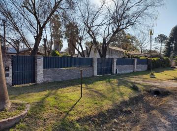 Casa de 3 ambientes, Funes · Casa 2 Dorm. Inmejorable Ubicación con Amplio Terreno Arbolado y Pileta