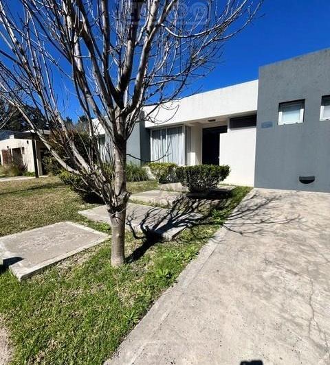 Casa · 175m² · 4 Ambientes · 2 Cocheras