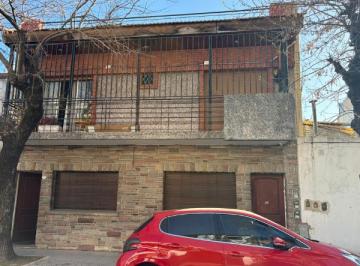 Casa de 10 ambientes, Boedo · Casa en Block de 2 Plantas, Patio, Quincho y Amplias Terrazas, Sobre Lote Propio de 297 m²