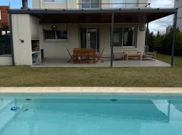Casa · 230m² · 4 Ambientes · 4 Cocheras · Casa Alquiler Los Castaños Nordelta Pileta