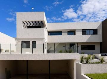 Casa · 300m² · 5 Ambientes · 3 Cocheras · Casa en Alquiler Santina Norte