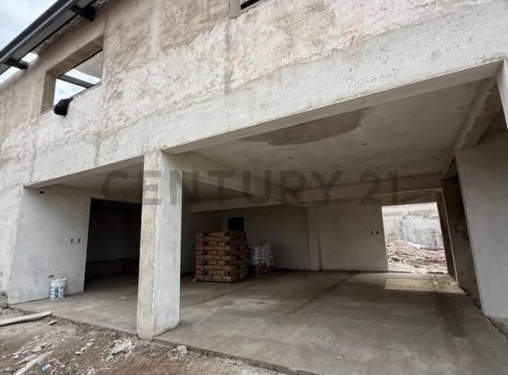 Casa · 320m² · 7 Ambientes · 3 Cocheras