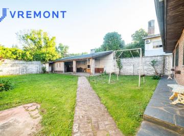Terreno · 250m² · 5 Ambientes · 3 Cocheras · Casa en Ituzaingo Centro Excelente Ubicacion con Jardin