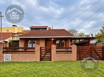 Casa · 100m² · 5 Ambientes · 1 Cochera · Venta Casa Amoblada en Santa Clara Lote de 300 m²