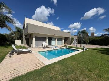 Casa · 270m² · 4 Ambientes · 2 Cocheras · Aires de Llano Casa de Categ Apta Credito
