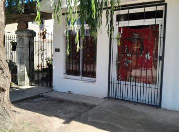 Casa · 137m² · 5 Ambientes · 1 Cochera · Se Vende Casa a Refaccionar