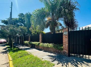 Casa · 250m² · 8 Ambientes · 3 Cocheras · Venta de Propiedad con 2 Casas Sobre Lote