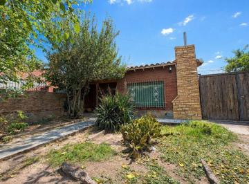 Casa · 180m² · 5 Ambientes · Venta Casa a Reciclar en Villa Nueva