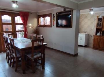 Casa · 148m² · 5 Ambientes · 1 Cochera · Venta - Casa Barrio Unimev - Mendoza