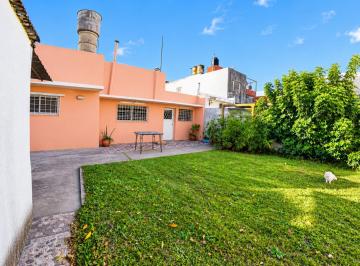 Casa · 120m² · 3 Ambientes · 2 Cocheras · Venta! Casa de 2 Dorm. y Patio en Azcuenaga